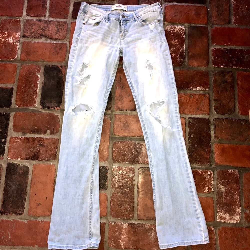 Ripped light blue jeans